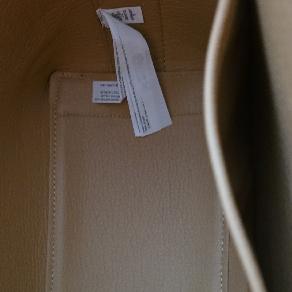 Amazon Essentials Women's Soft Bucket Bag - Picture 7 of 7